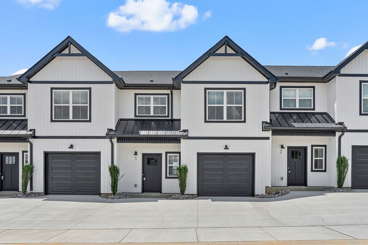 Foto principal - Sango Drive 3 Bedroom Condo For Rent!