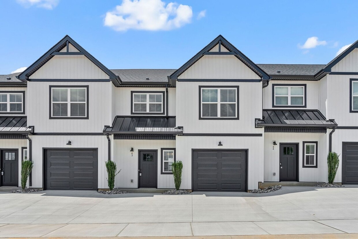 Primary Photo - Sango Drive 3 Bedroom Condo For Rent!