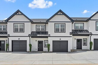 Building Photo - 166 Sango Dr