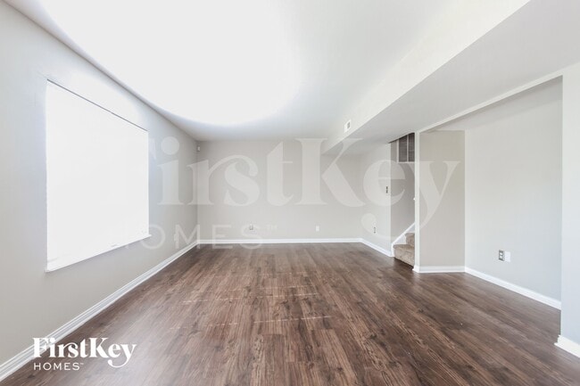 Building Photo - 2814 Rothe Ln