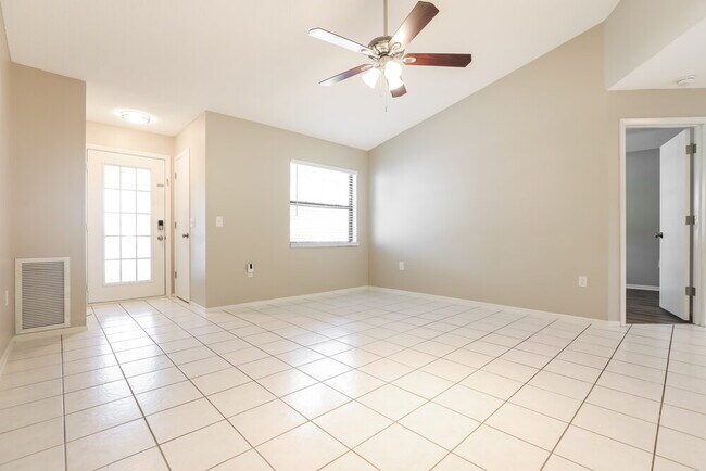 Foto del edificio - 1545 Deer Hollow Blvd