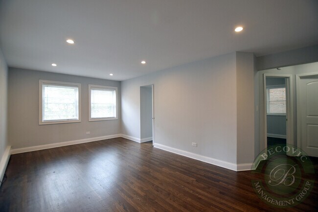 Foto del edificio - 6106 N Kenmore Ave