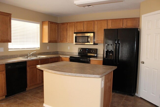 Building Photo - COMING SOON!! 5 BEDROOM 3 BATH W/ HUGHE LO...
