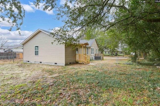 Building Photo - 706 Westside Dr