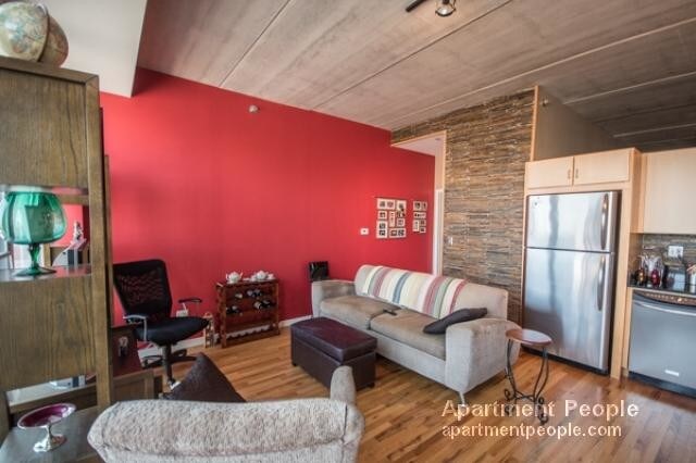 Foto del edificio - 630 N Franklin St