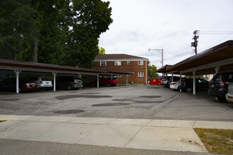 Chenango Courtyard photo'