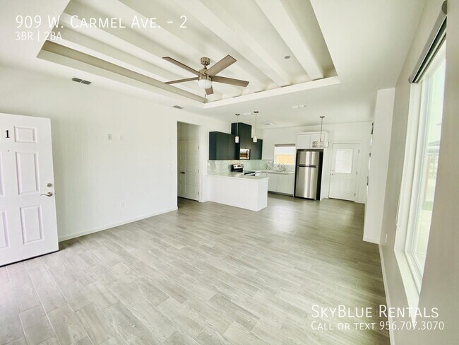 Foto del edificio - 909 W Carmel Ave