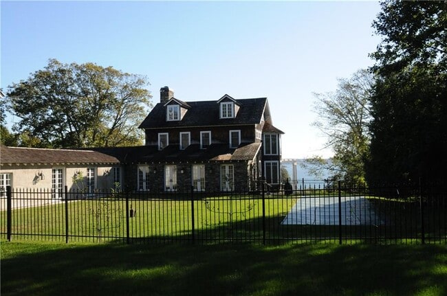 Building Photo - 256 E Shore Rd