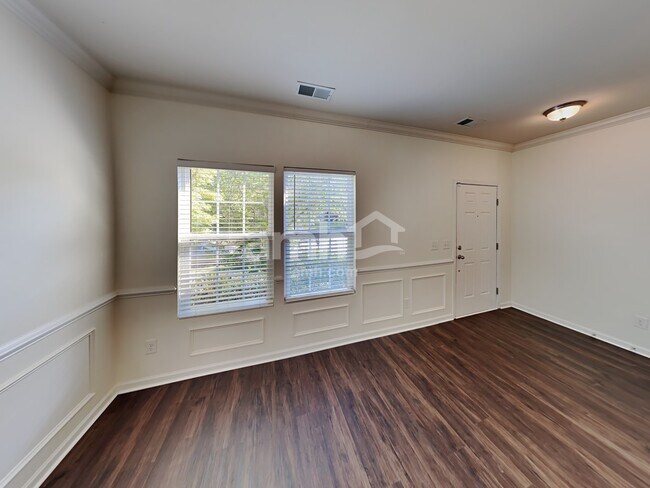 Foto del edificio - 661 Wolfeboro Ln