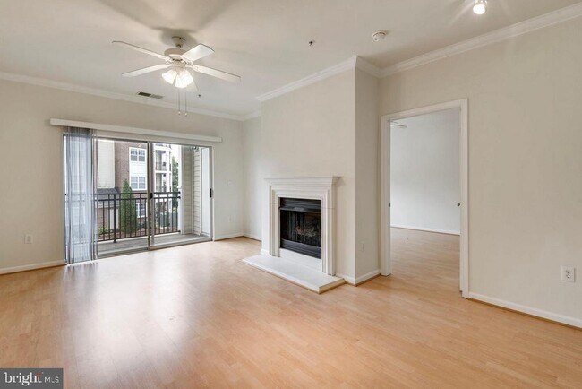 Building Photo - 12957 Centre Park Cir