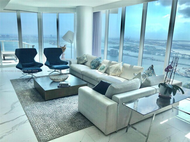 Building Photo - 2020 N Bayshore Dr