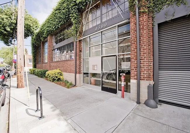 Foto del edificio - 4300 Horton St