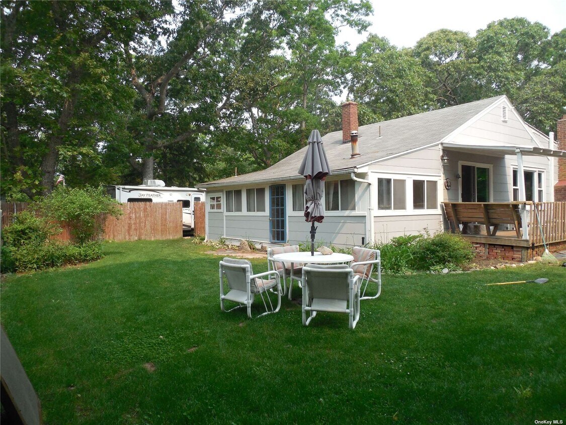 Primary Photo - 4 Lynn Ct