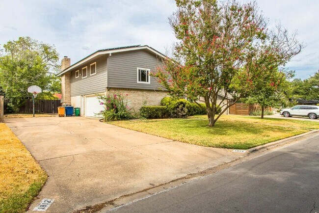 Foto del edificio - 1812 Running Brook Dr