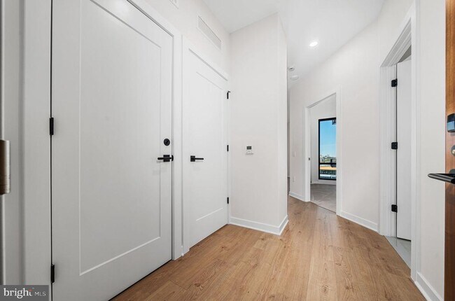 Foto del edificio - 255 W Falls Station Blvd
