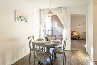 2BR, 2BA - 920SF - Mueller Flats Apartments