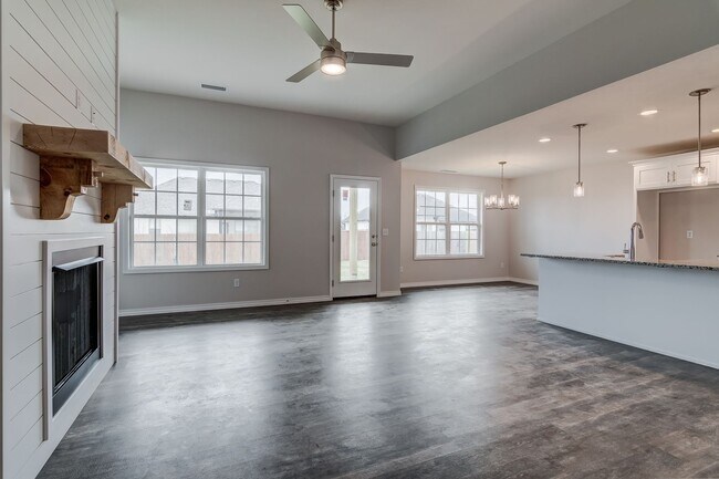 Foto del edificio - Beautiful, brand-new, 3-bedroom, 2-bath home in Nixa with a 3-car garage.