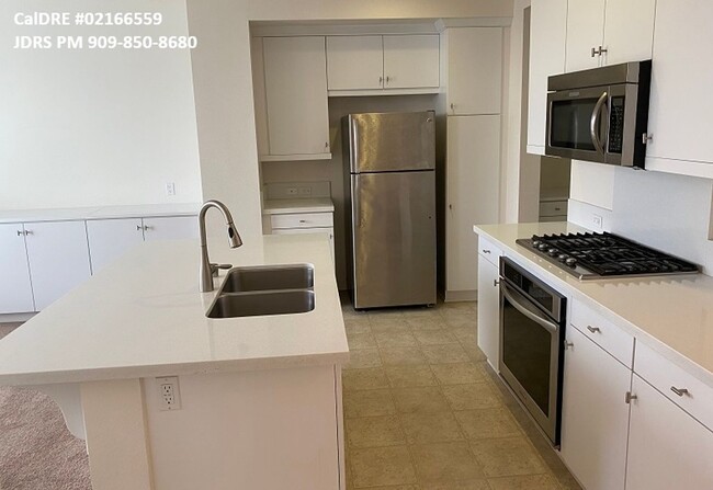 Foto del edificio - Los Angeles 2-bedroom Townhome