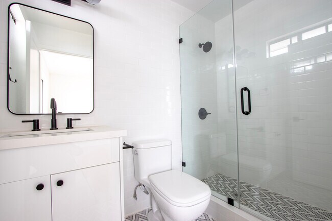 Building Photo - 980 White Knoll Dr