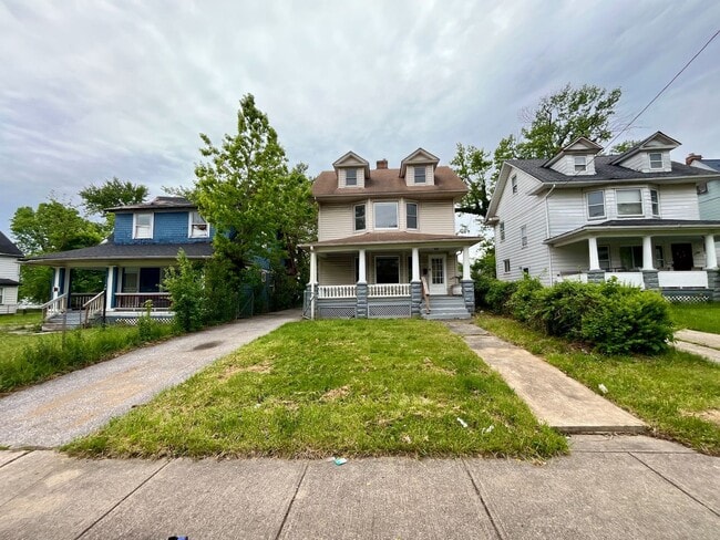 Building Photo - 3390 E 135th St