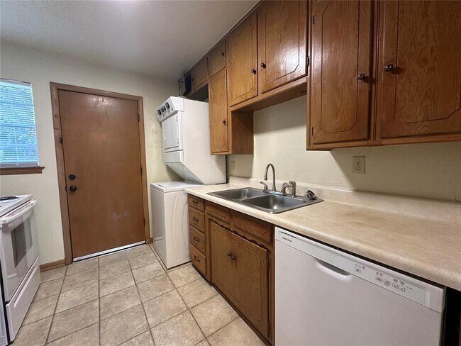 Foto del edificio - 2023 Delaware Ln