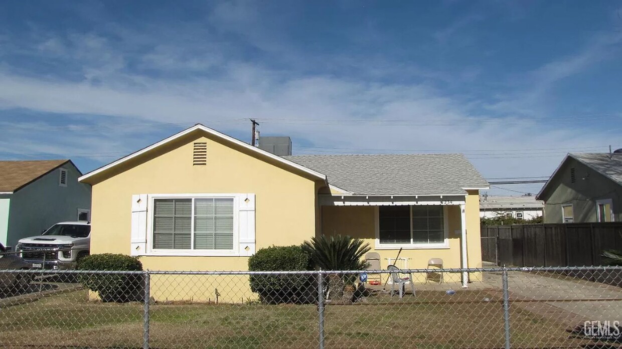Primary Photo - Beautiful North Bakersfield Home with 2 be...