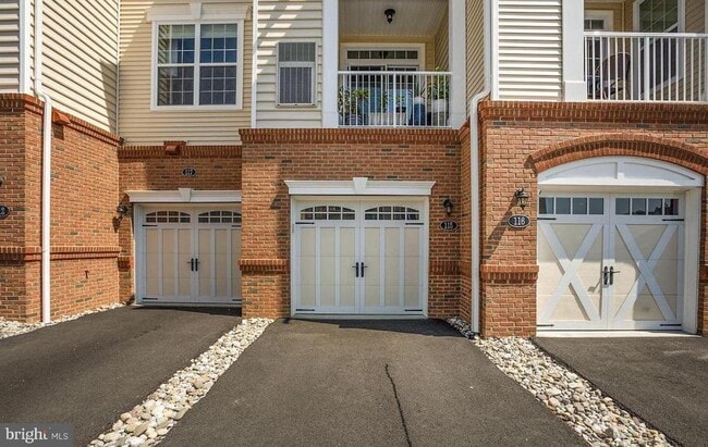 Building Photo - 23235 Milltown Knoll Square