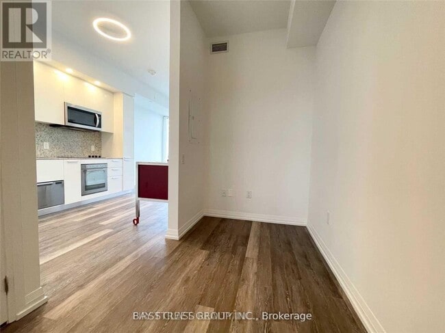 Building Photo - 75 Canterbury Pl