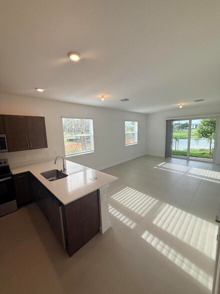 Building Photo - 147 Lakeside Lndg Ct
