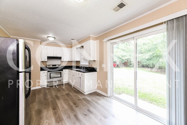 Building Photo - Beautiful Home in Summerville