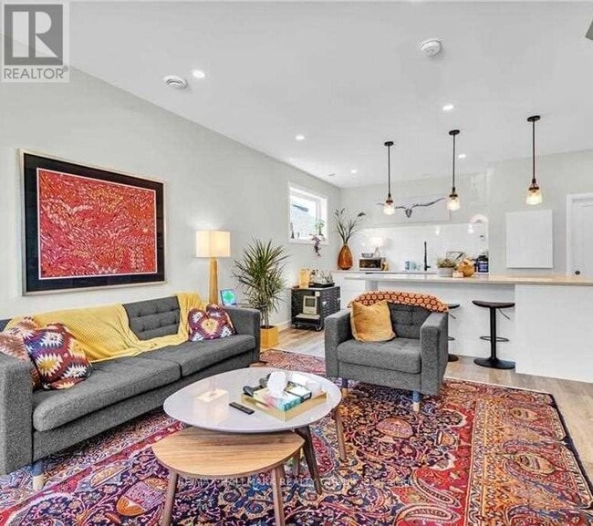 Photo du bâtiment - 359 Whitby Ave