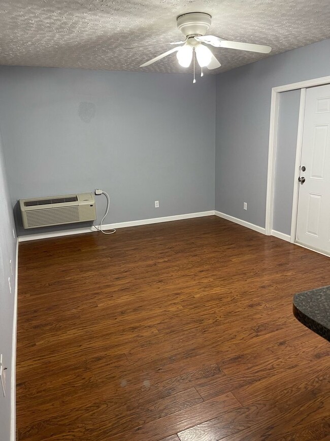 Foto del edificio - 1 Bedroom/1 Bath - Apt. #1 Kingsport, TN 3...