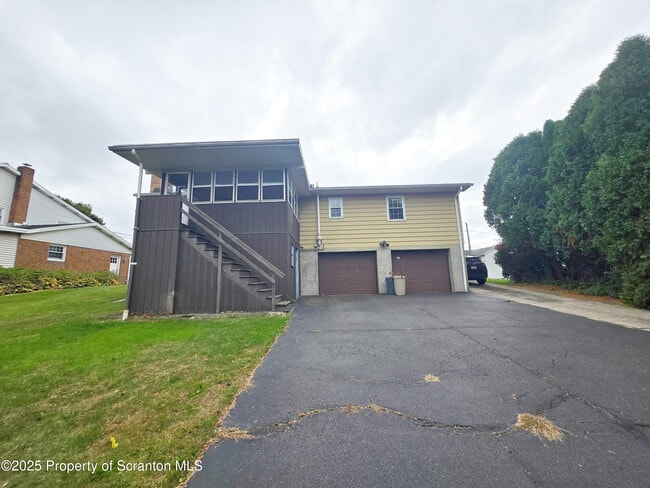 Building Photo - 925 Jessup Ave