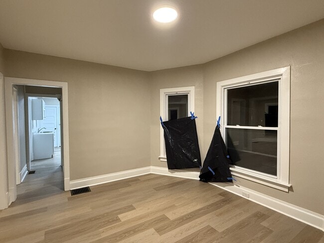 Foto del edificio - 407 Forest Ave