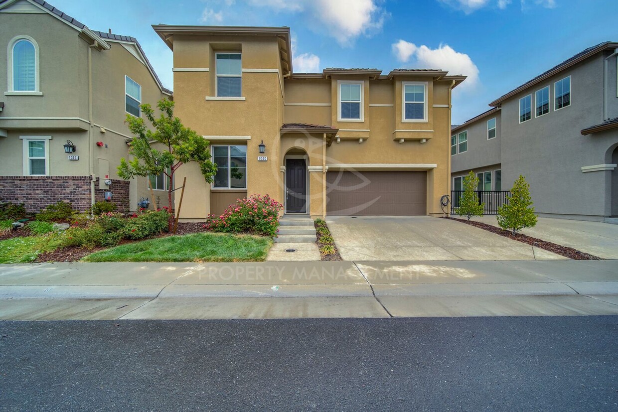 Foto principal - Gorgeous 4 bd 3ba home in Rocklin