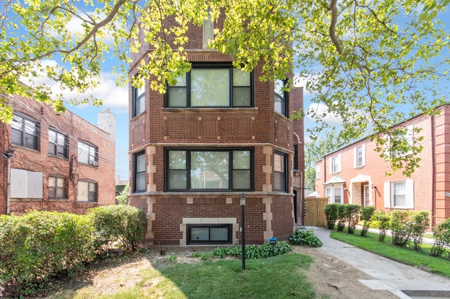Building Photo - 7446 S Luella Ave