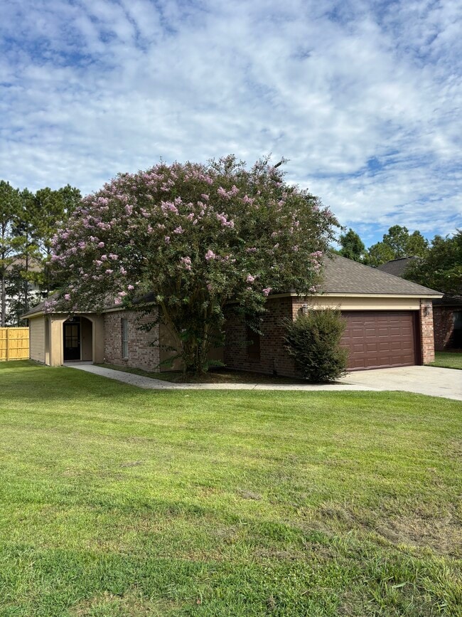 Building Photo - 3460 Northlake Ave
