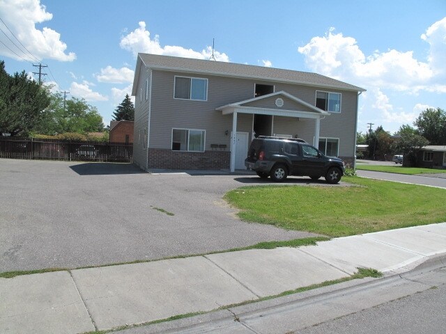Primary Photo - 1347 Cambridge Dr