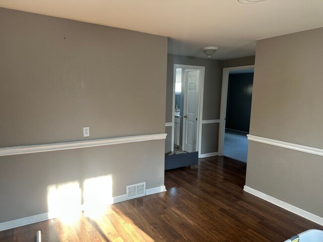 Building Photo - 45 Lemans Dr