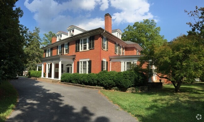 Building Photo - 1403 N Augusta St
