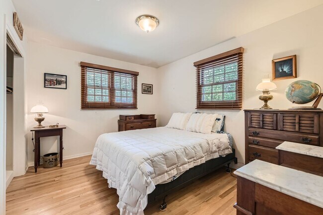 Foto del edificio - *Short-term rental* 4 Bd/3 Ba Home in Sout...