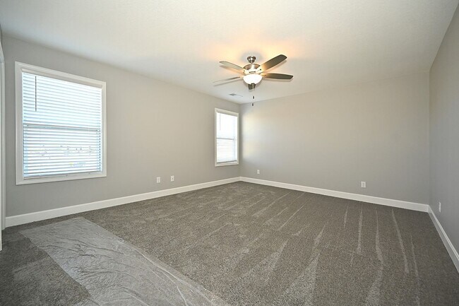 Foto del edificio - 3 bedroom, 2 1/2 bath duplex with a 2-Car ...