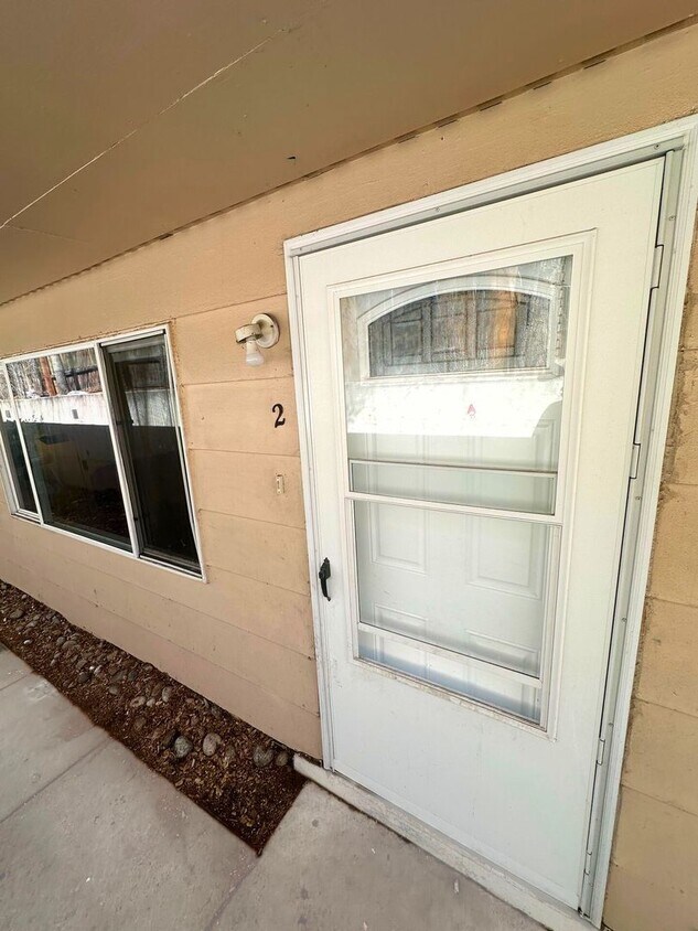 Foto principal - $1299 | 2BR/1BA | $85 Utilities | Charming...