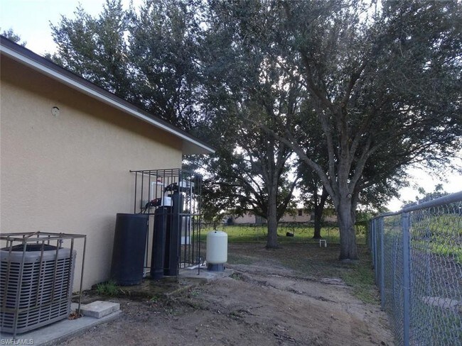 Building Photo - Single Family Home 3/2 fenced yard