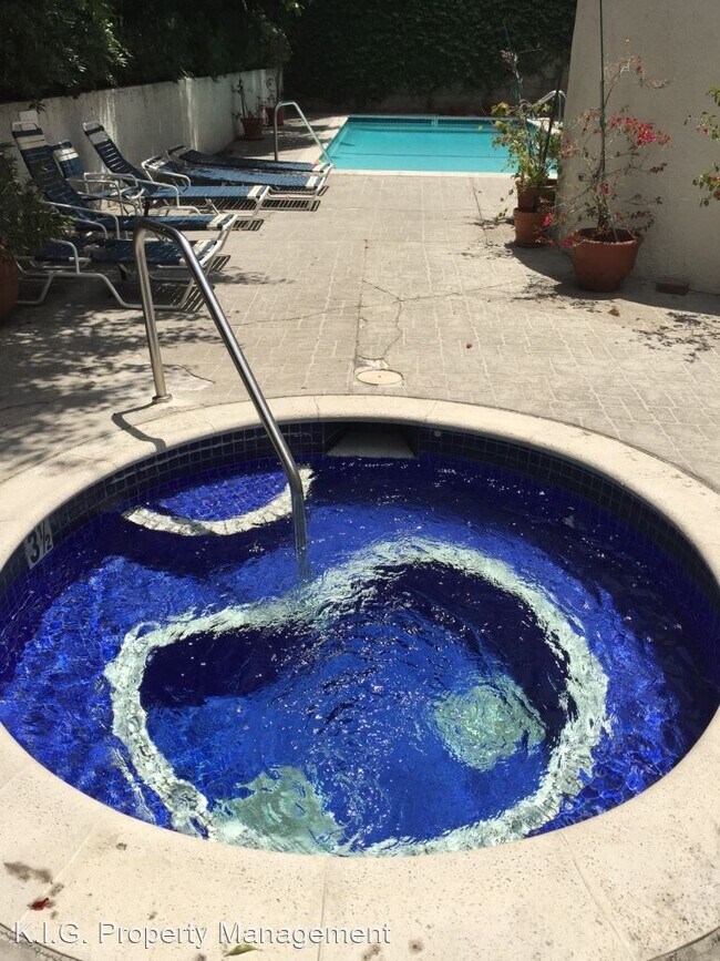 Foto del edificio - 2 br, 2 bath House - 15335 Magnolia Unit 114