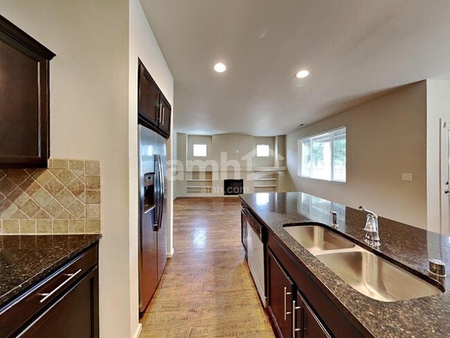 Foto del edificio - 614 206th St Ct E