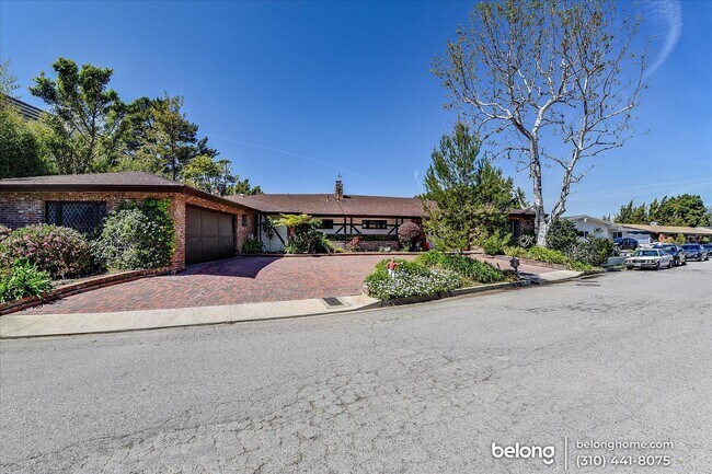 Building Photo - 2065 Stradella Rd