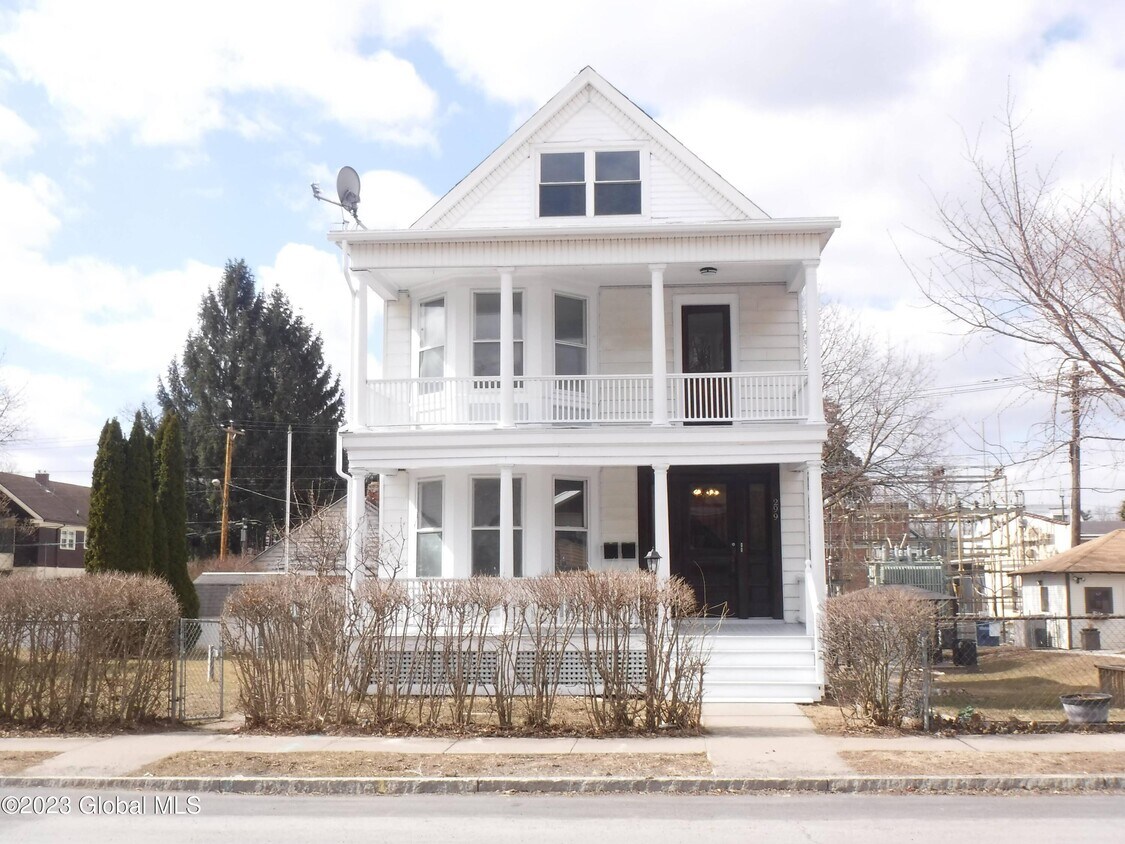 Primary Photo - 299 6th Ave