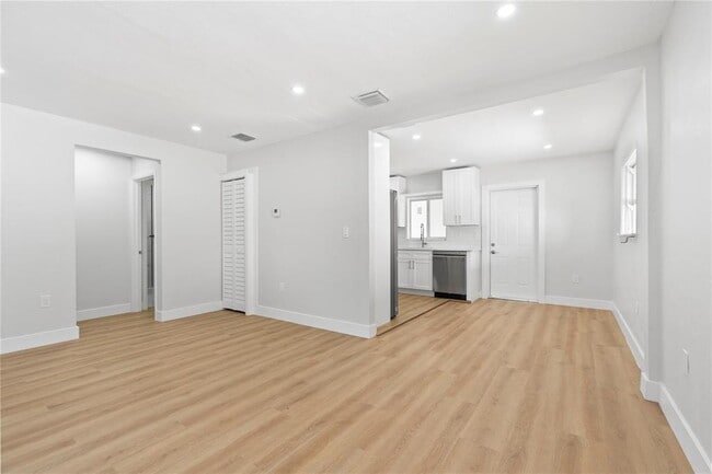 Foto del edificio - 1946 Rodman St