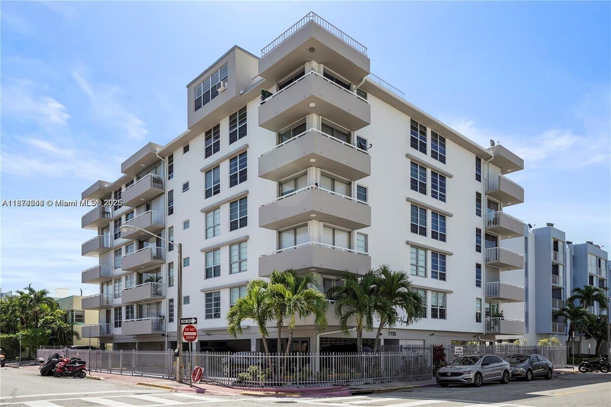 Foto principal - 7735 Abbott Ave